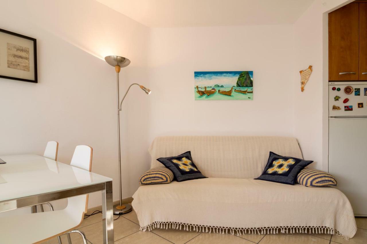 Apartment 4 *